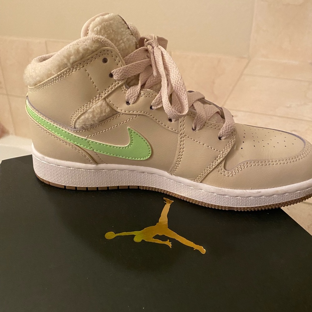 Air Jordan 1 Mid sneakers